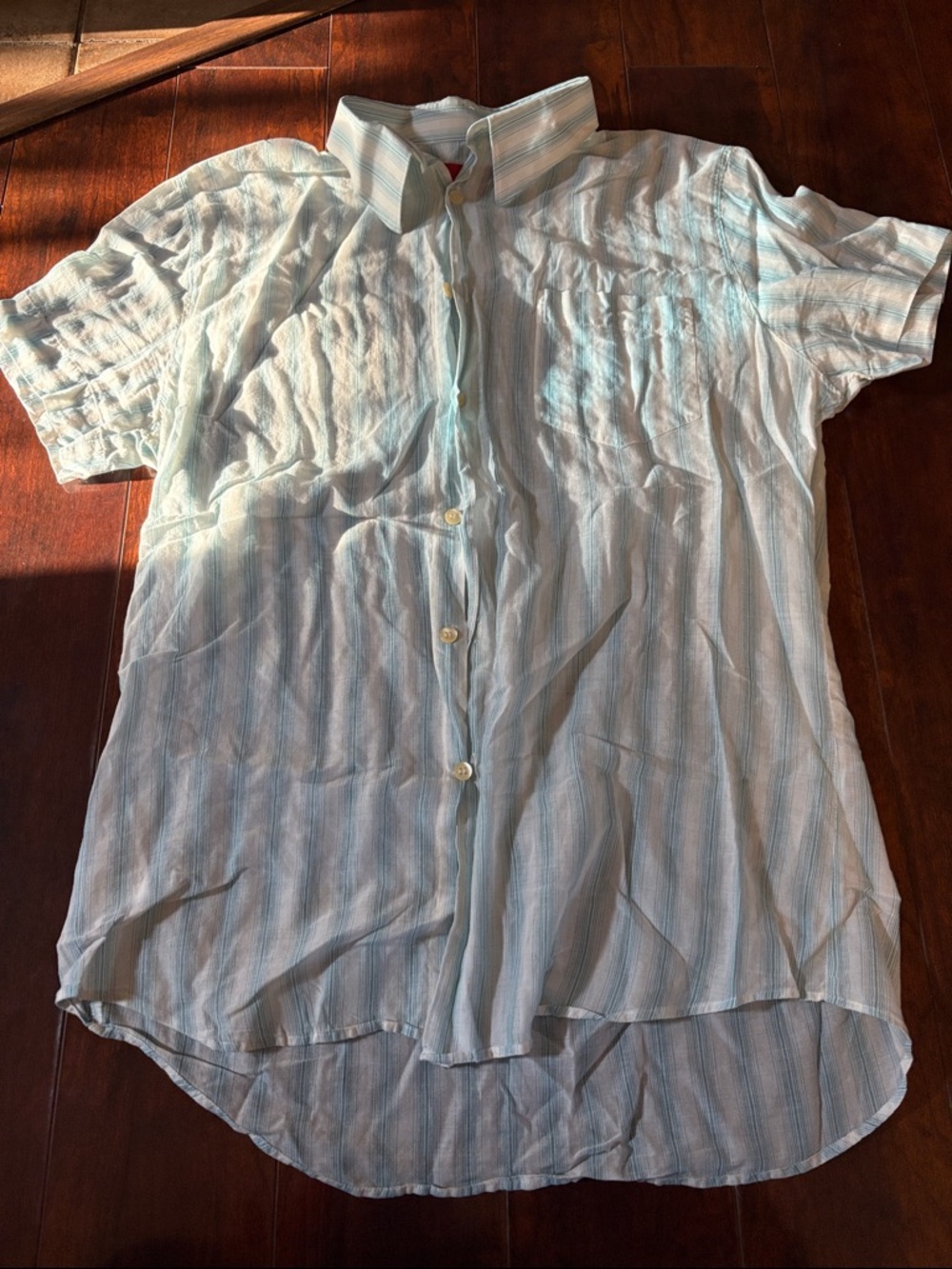 Hugo Boss mens XL button up short sleeve summer shirt.